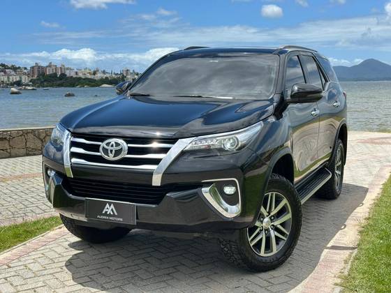 TOYOTA HILUX SW4 2.8 SRX 4X4 16V TURBO INTERCOOLER DIESEL 4P AUTOMÁTICO